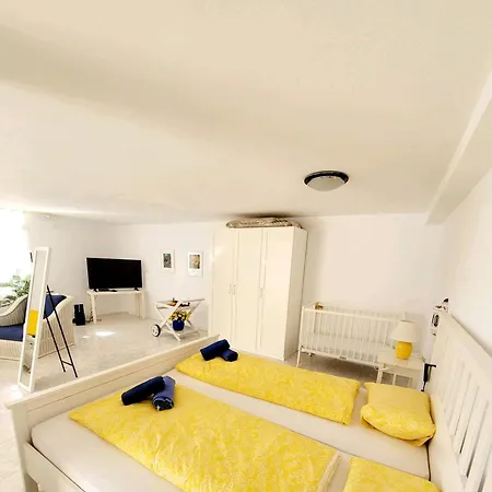 Nyaraló El Musgo Mit Meerblick Und Pool