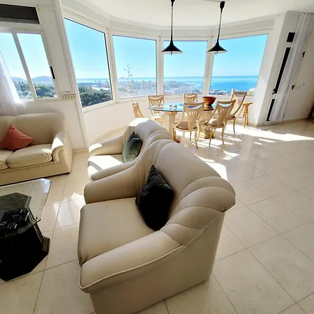 펜션 El Musgo Mit Meerblick Und Pool *